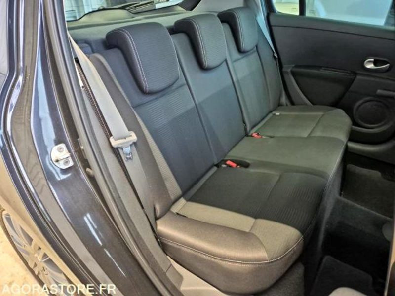 Renault Clio III Phase 2 – TomTom Edition 1.2 75 – 2011 – Seulement 33 200 km – - Automobil: slika Renault Clio III Phase 2 – TomTom Edition 1.2 75 – 2011 – Seulement 33 200 km – - Automobil Renault Clio III Phase 2 – TomTom Edition 1.2 75 – 2011 – Seulement 33 200 km – - Automobil: slika Renault Clio III Phase 2 – TomTom Edition 1.2 75 – 2011 – Seulement 33 200 km – - Automobil