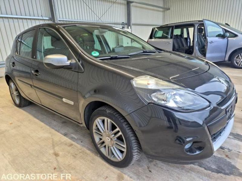 Renault Clio III Phase 2 – TomTom Edition 1.2 75 – 2011 – Seulement 33 200 km – - Automobil: slika Renault Clio III Phase 2 – TomTom Edition 1.2 75 – 2011 – Seulement 33 200 km – - Automobil Renault Clio III Phase 2 – TomTom Edition 1.2 75 – 2011 – Seulement 33 200 km – - Automobil: slika Renault Clio III Phase 2 – TomTom Edition 1.2 75 – 2011 – Seulement 33 200 km – - Automobil