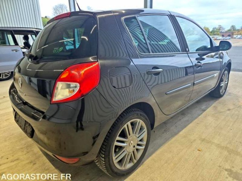 Renault Clio III Phase 2 – TomTom Edition 1.2 75 – 2011 – Seulement 33 200 km – - Automobil: slika Renault Clio III Phase 2 – TomTom Edition 1.2 75 – 2011 – Seulement 33 200 km – - Automobil Renault Clio III Phase 2 – TomTom Edition 1.2 75 – 2011 – Seulement 33 200 km – - Automobil: slika Renault Clio III Phase 2 – TomTom Edition 1.2 75 – 2011 – Seulement 33 200 km – - Automobil