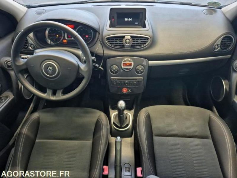 Renault Clio III Phase 2 – TomTom Edition 1.2 75 – 2011 – Seulement 33 200 km – - Automobil: slika Renault Clio III Phase 2 – TomTom Edition 1.2 75 – 2011 – Seulement 33 200 km – - Automobil Renault Clio III Phase 2 – TomTom Edition 1.2 75 – 2011 – Seulement 33 200 km – - Automobil: slika Renault Clio III Phase 2 – TomTom Edition 1.2 75 – 2011 – Seulement 33 200 km – - Automobil