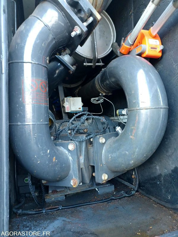 Renault Hydrocureur 19T - CN-620-BD - Vente Export Exclusivement - Vakum kamion: slika Renault Hydrocureur 19T - CN-620-BD - Vente Export Exclusivement - Vakum kamion Renault Hydrocureur 19T - CN-620-BD - Vente Export Exclusivement - Vakum kamion: slika Renault Hydrocureur 19T - CN-620-BD - Vente Export Exclusivement - Vakum kamion