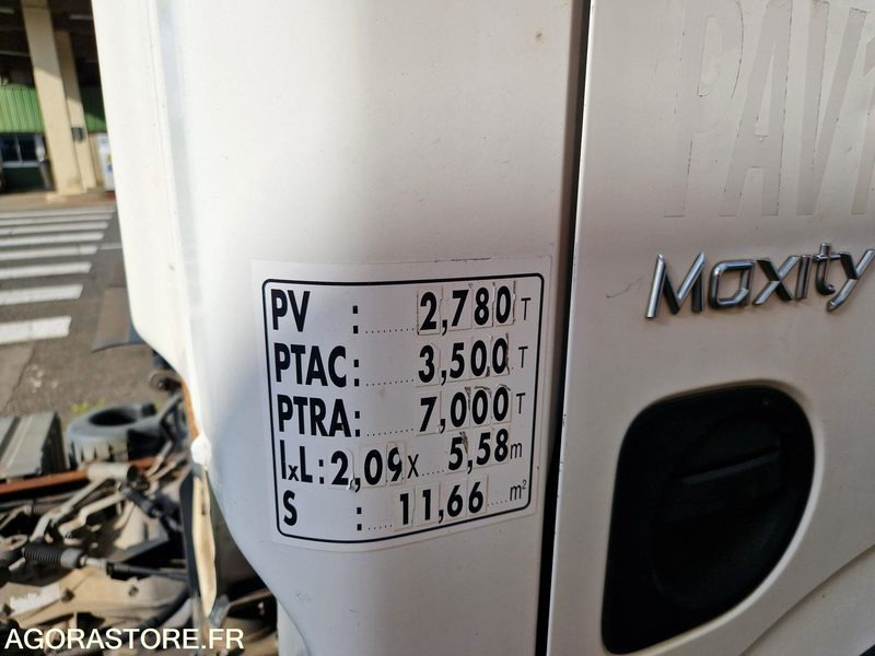 Mali kamion kiper Renault Maxity - 2018 - 172638- EV409DZ: slika Mali kamion kiper Renault Maxity - 2018 - 172638- EV409DZ