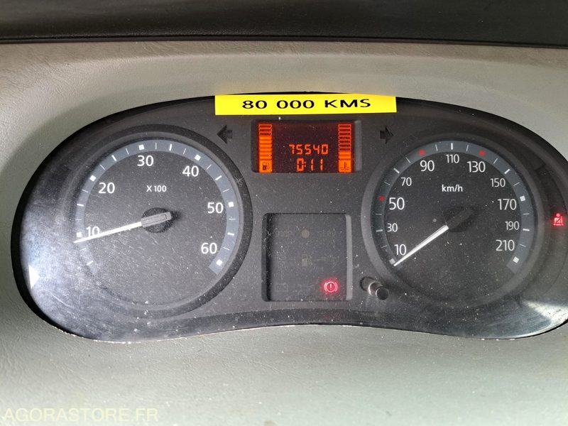 Renault Trafic - 2006 - 75540kms - 273CTL38 - Furgon: slika Renault Trafic - 2006 - 75540kms - 273CTL38 - Furgon Renault Trafic - 2006 - 75540kms - 273CTL38 - Furgon: slika Renault Trafic - 2006 - 75540kms - 273CTL38 - Furgon