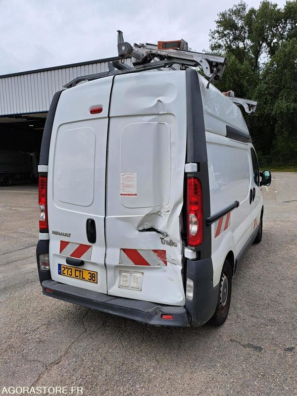 Renault Trafic - 2006 - 75540kms - 273CTL38 - Furgon: slika Renault Trafic - 2006 - 75540kms - 273CTL38 - Furgon Renault Trafic - 2006 - 75540kms - 273CTL38 - Furgon: slika Renault Trafic - 2006 - 75540kms - 273CTL38 - Furgon