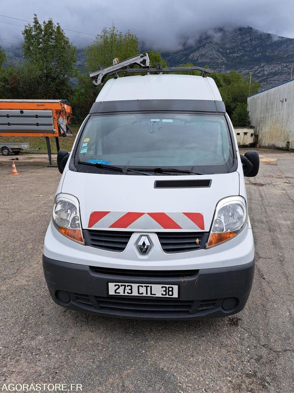 Renault Trafic - 2006 - 75540kms - 273CTL38 - Furgon: slika Renault Trafic - 2006 - 75540kms - 273CTL38 - Furgon Renault Trafic - 2006 - 75540kms - 273CTL38 - Furgon: slika Renault Trafic - 2006 - 75540kms - 273CTL38 - Furgon