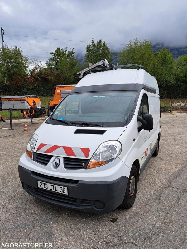 Renault Trafic - 2006 - 75540kms - 273CTL38 - Furgon: slika Renault Trafic - 2006 - 75540kms - 273CTL38 - Furgon Renault Trafic - 2006 - 75540kms - 273CTL38 - Furgon: slika Renault Trafic - 2006 - 75540kms - 273CTL38 - Furgon