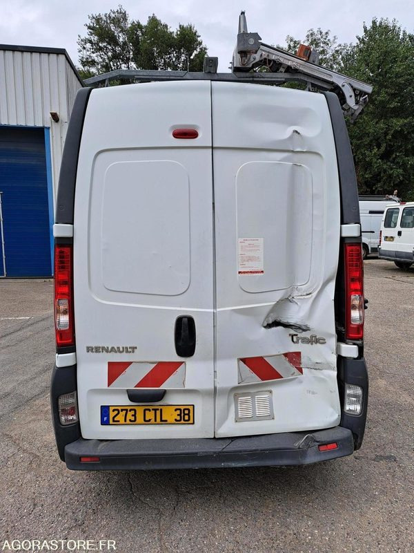 Renault Trafic - 2006 - 75540kms - 273CTL38 - Furgon: slika Renault Trafic - 2006 - 75540kms - 273CTL38 - Furgon Renault Trafic - 2006 - 75540kms - 273CTL38 - Furgon: slika Renault Trafic - 2006 - 75540kms - 273CTL38 - Furgon