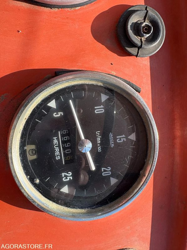 TRACTEUR AGRICOLE RENAULT 421 - Traktor: slika TRACTEUR AGRICOLE RENAULT 421 - Traktor TRACTEUR AGRICOLE RENAULT 421 - Traktor: slika TRACTEUR AGRICOLE RENAULT 421 - Traktor