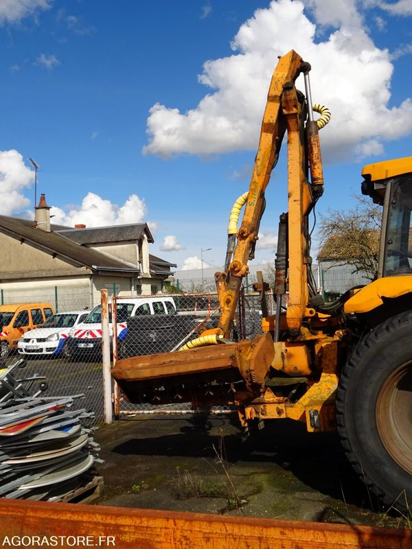 TRACTEUR ET DEBROUSSAILLEUSE - Traktor: slika TRACTEUR ET DEBROUSSAILLEUSE - Traktor TRACTEUR ET DEBROUSSAILLEUSE - Traktor: slika TRACTEUR ET DEBROUSSAILLEUSE - Traktor