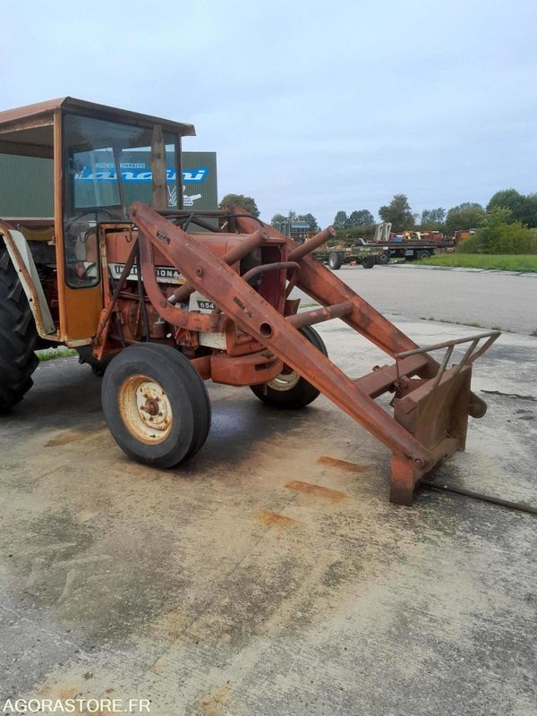 TRACTEUR - MC CORMICK - IH 654 - 1972 - Traktor: slika TRACTEUR - MC CORMICK - IH 654 - 1972 - Traktor TRACTEUR - MC CORMICK - IH 654 - 1972 - Traktor: slika TRACTEUR - MC CORMICK - IH 654 - 1972 - Traktor