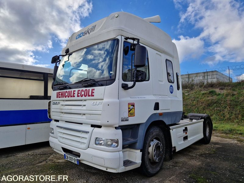 DAF CF 85.360 - 2012 - 241565 Kms - CB337EY - Tegljač: slika DAF CF 85.360 - 2012 - 241565 Kms - CB337EY - Tegljač DAF CF 85.360 - 2012 - 241565 Kms - CB337EY - Tegljač: slika DAF CF 85.360 - 2012 - 241565 Kms - CB337EY - Tegljač