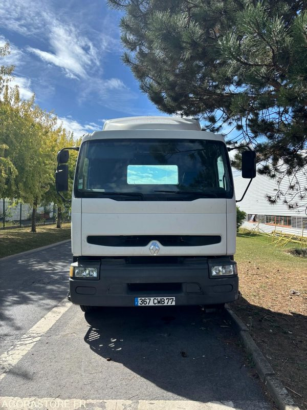 TRACTEUR RENAULT - 2002 - 462695 Kms - Tegljač: slika TRACTEUR RENAULT - 2002 - 462695 Kms - Tegljač TRACTEUR RENAULT - 2002 - 462695 Kms - Tegljač: slika TRACTEUR RENAULT - 2002 - 462695 Kms - Tegljač