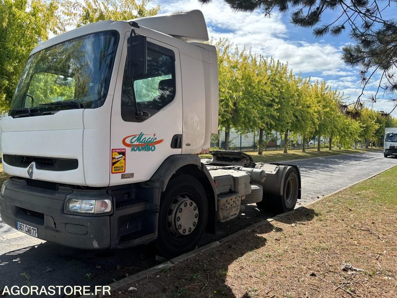 TRACTEUR RENAULT - 2002 - 462695 Kms - Tegljač: slika TRACTEUR RENAULT - 2002 - 462695 Kms - Tegljač TRACTEUR RENAULT - 2002 - 462695 Kms - Tegljač: slika TRACTEUR RENAULT - 2002 - 462695 Kms - Tegljač