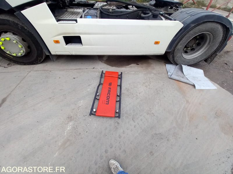 TRR RENAULT 19T - DN395ZD - Tegljač: slika TRR RENAULT 19T - DN395ZD - Tegljač TRR RENAULT 19T - DN395ZD - Tegljač: slika TRR RENAULT 19T - DN395ZD - Tegljač