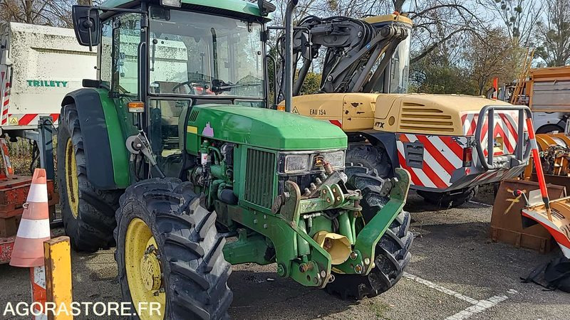 Tracteur avec chargeur - John Deere - 5550 JE - 2001 -9461ZP67 - Tegljač: slika Tracteur avec chargeur - John Deere - 5550 JE - 2001 -9461ZP67 - Tegljač Tracteur avec chargeur - John Deere - 5550 JE - 2001 -9461ZP67 - Tegljač: slika Tracteur avec chargeur - John Deere - 5550 JE - 2001 -9461ZP67 - Tegljač