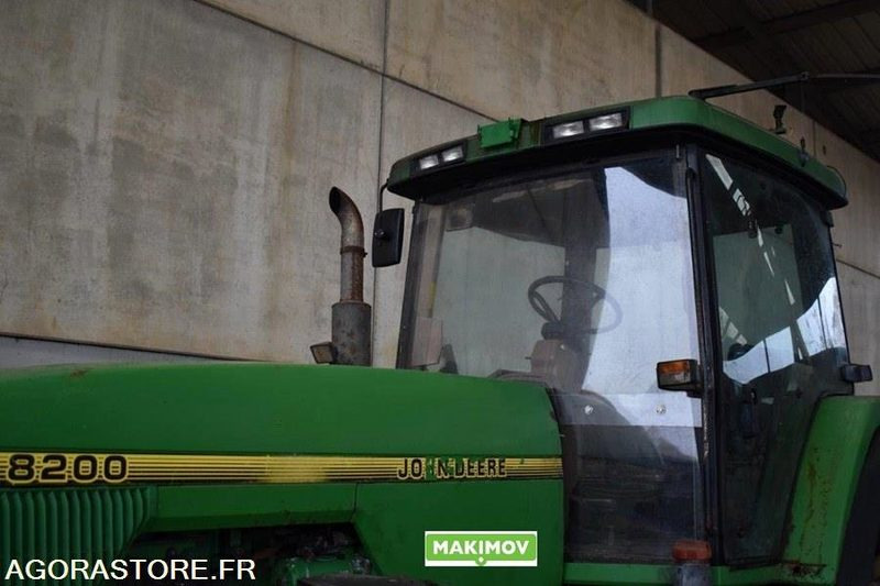Tracteur Agricole/Forrestier John Deere 8200 - Traktor: slika Tracteur Agricole/Forrestier John Deere 8200 - Traktor Tracteur Agricole/Forrestier John Deere 8200 - Traktor: slika Tracteur Agricole/Forrestier John Deere 8200 - Traktor