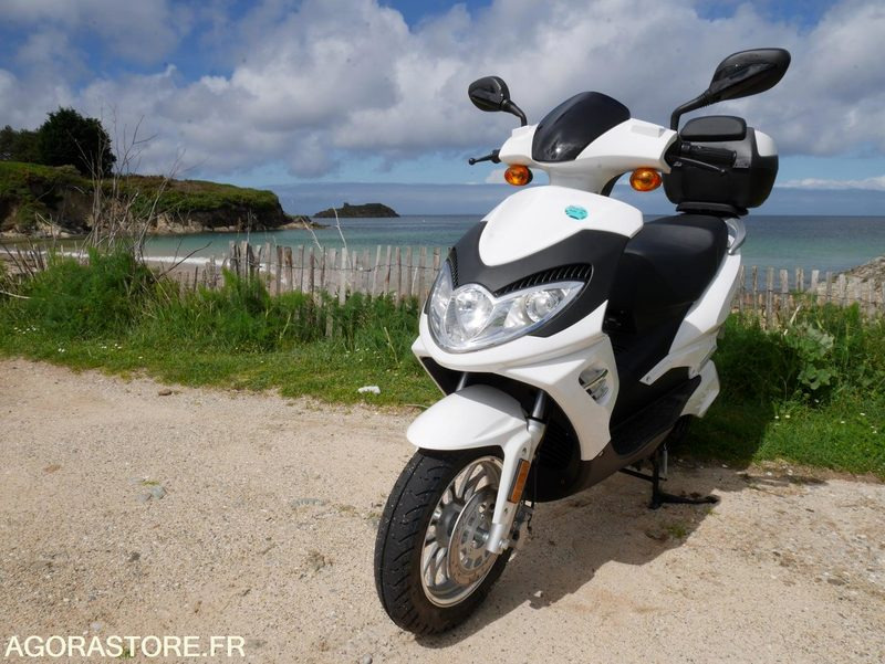 VÉHICULE RÉCUPÉRABLE A QUIBERON - 1 Scooter Easy Watts - E-stock - Motocikl: slika VÉHICULE RÉCUPÉRABLE A QUIBERON - 1 Scooter Easy Watts - E-stock - Motocikl VÉHICULE RÉCUPÉRABLE A QUIBERON - 1 Scooter Easy Watts - E-stock - Motocikl: slika VÉHICULE RÉCUPÉRABLE A QUIBERON - 1 Scooter Easy Watts - E-stock - Motocikl