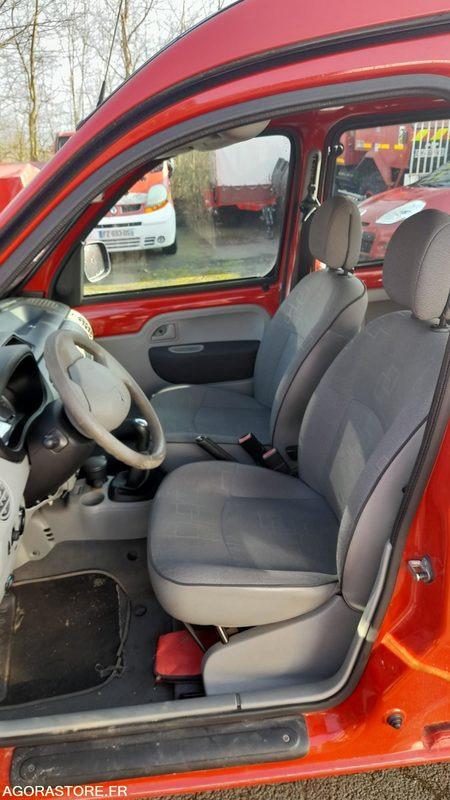 VLTU054 - RENAULT KANGOO 5 PLACES - Automobil: slika VLTU054 - RENAULT KANGOO 5 PLACES - Automobil VLTU054 - RENAULT KANGOO 5 PLACES - Automobil: slika VLTU054 - RENAULT KANGOO 5 PLACES - Automobil
