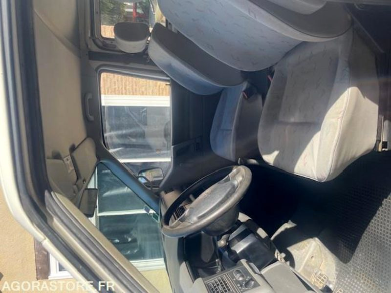 VOLKSWAGEN TRANSPORT 9 PLACES - Minibus, Putnički kombi: slika  VOLKSWAGEN TRANSPORT 9 PLACES - Minibus, Putnički kombi VOLKSWAGEN TRANSPORT 9 PLACES - Minibus, Putnički kombi: slika  VOLKSWAGEN TRANSPORT 9 PLACES - Minibus, Putnički kombi