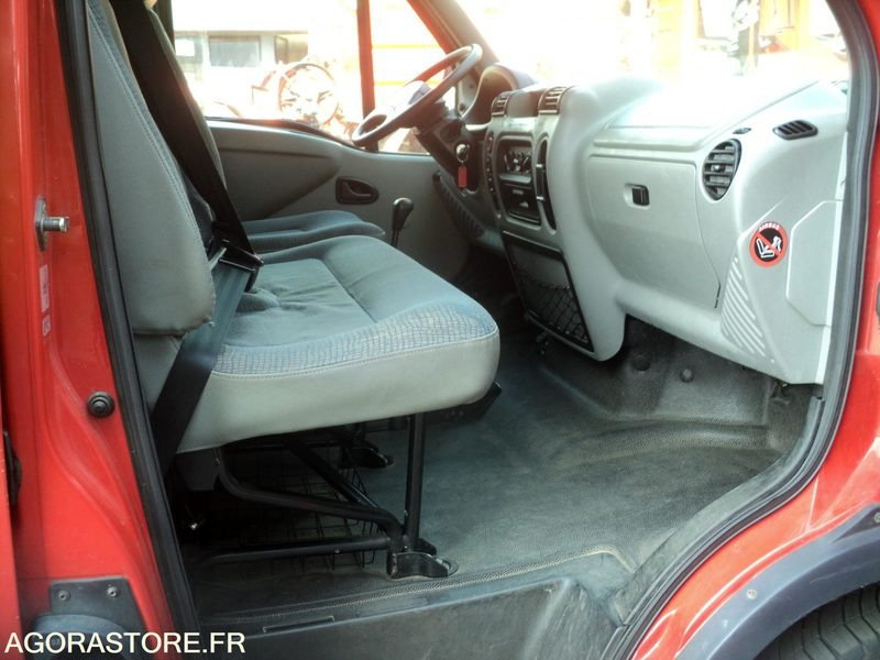 Mali kombi VTU RENAULT MASTER 90 DCI n° 584 AEH 35: slika Mali kombi VTU RENAULT MASTER 90 DCI n° 584 AEH 35