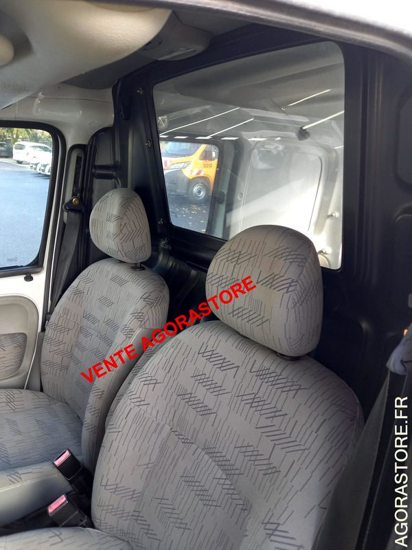 Mali kombi Vends RENAULT KANGOO diesel: slika Mali kombi Vends RENAULT KANGOO diesel Mali kombi Vends RENAULT KANGOO diesel: slika Mali kombi Vends RENAULT KANGOO diesel