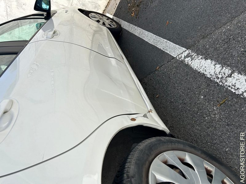 YARIS HYBRIDE AUTOMATIQUE / 2015 / 117 353KMS / VEHICULE ROULANT MAIS ENDOMMAGE - Automobil: slika YARIS HYBRIDE AUTOMATIQUE / 2015 / 117 353KMS / VEHICULE ROULANT MAIS ENDOMMAGE - Automobil YARIS HYBRIDE AUTOMATIQUE / 2015 / 117 353KMS / VEHICULE ROULANT MAIS ENDOMMAGE - Automobil: slika YARIS HYBRIDE AUTOMATIQUE / 2015 / 117 353KMS / VEHICULE ROULANT MAIS ENDOMMAGE - Automobil