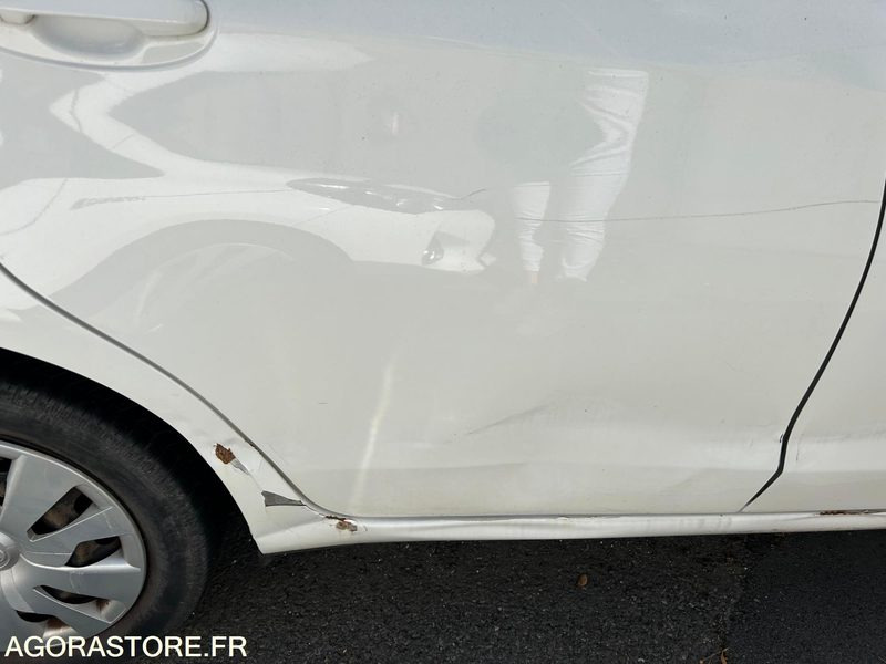 YARIS HYBRIDE AUTOMATIQUE / 2015 / 117 353KMS / VEHICULE ROULANT MAIS ENDOMMAGE - Automobil: slika YARIS HYBRIDE AUTOMATIQUE / 2015 / 117 353KMS / VEHICULE ROULANT MAIS ENDOMMAGE - Automobil YARIS HYBRIDE AUTOMATIQUE / 2015 / 117 353KMS / VEHICULE ROULANT MAIS ENDOMMAGE - Automobil: slika YARIS HYBRIDE AUTOMATIQUE / 2015 / 117 353KMS / VEHICULE ROULANT MAIS ENDOMMAGE - Automobil