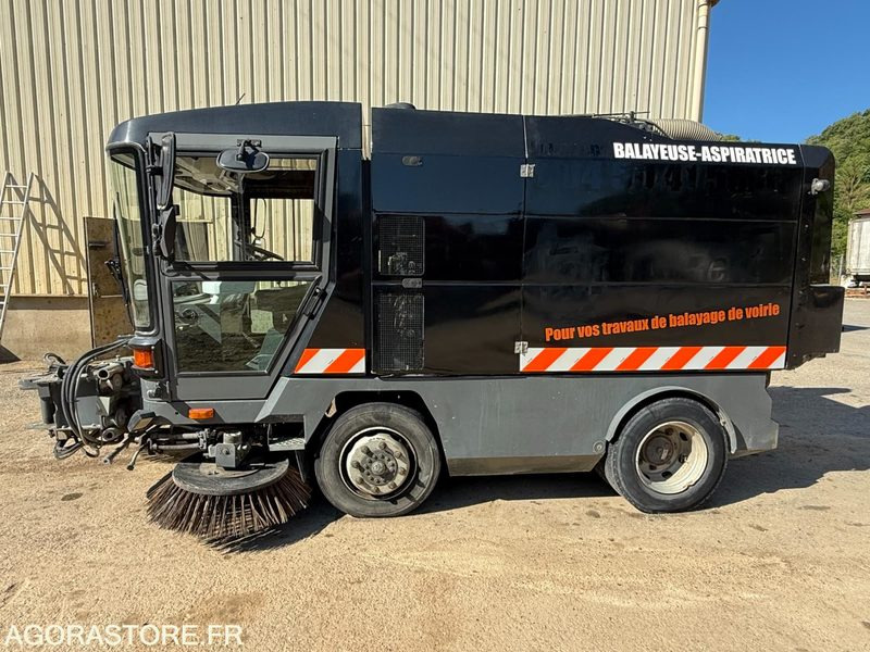 Balayeuse aspiratrice MATHIEUX C 560-2003-6077 Heures - Cestovna čistilica: slika balayeuse aspiratrice MATHIEUX C 560-2003-6077 Heures - Cestovna čistilica Balayeuse aspiratrice MATHIEUX C 560-2003-6077 Heures - Cestovna čistilica: slika balayeuse aspiratrice MATHIEUX C 560-2003-6077 Heures - Cestovna čistilica