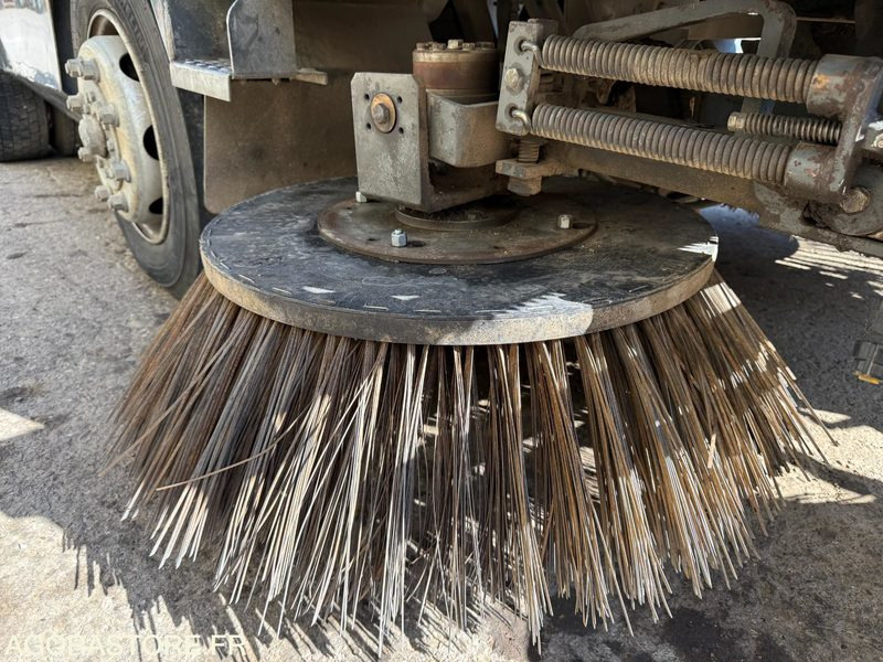 Cestovna čistilica balayeuse aspiratrice MATHIEUX C 560-2003-6077 Heures: slika Cestovna čistilica balayeuse aspiratrice MATHIEUX C 560-2003-6077 Heures Cestovna čistilica balayeuse aspiratrice MATHIEUX C 560-2003-6077 Heures: slika Cestovna čistilica balayeuse aspiratrice MATHIEUX C 560-2003-6077 Heures