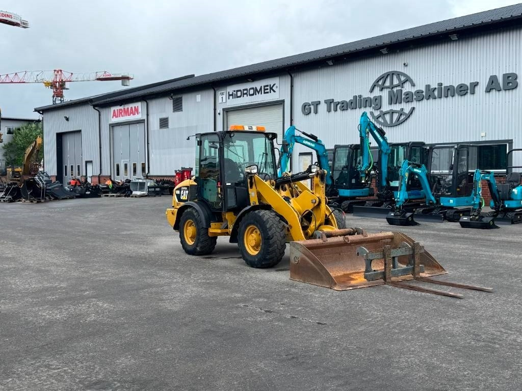 CAT 906 H - Utovarivač na kotačima: slika CAT 906 H - Utovarivač na kotačima CAT 906 H - Utovarivač na kotačima: slika CAT 906 H - Utovarivač na kotačima