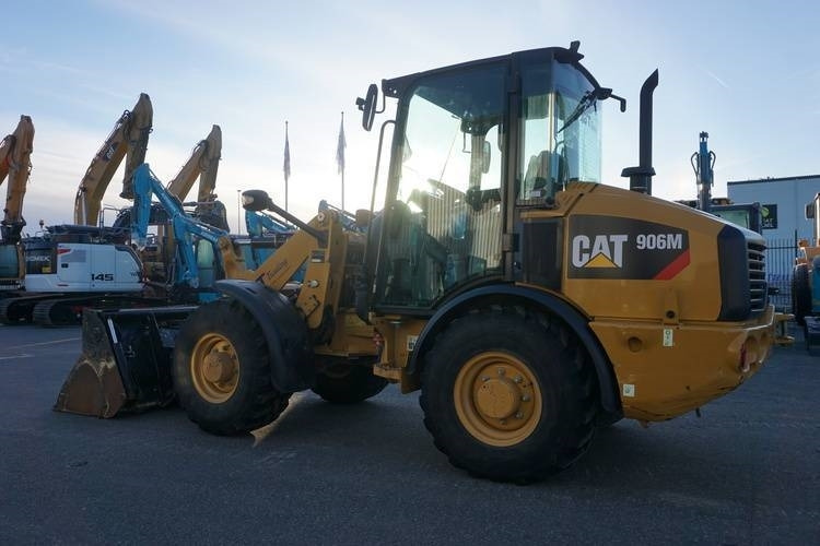 CAT 906 M - Utovarivač na kotačima: slika CAT 906 M - Utovarivač na kotačima CAT 906 M - Utovarivač na kotačima: slika CAT 906 M - Utovarivač na kotačima