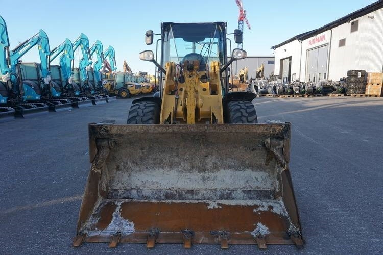CAT 906 M - Utovarivač na kotačima: slika CAT 906 M - Utovarivač na kotačima CAT 906 M - Utovarivač na kotačima: slika CAT 906 M - Utovarivač na kotačima