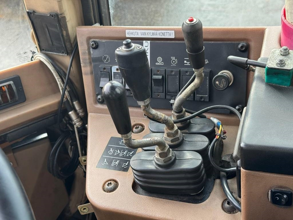 CAT 938 F II - Utovarivač na kotačima: slika CAT 938 F II - Utovarivač na kotačima CAT 938 F II - Utovarivač na kotačima: slika CAT 938 F II - Utovarivač na kotačima