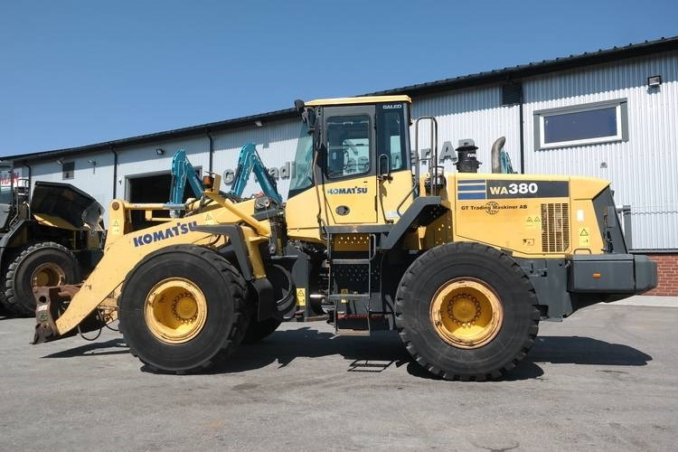 Komatsu WA 380-5-H - Utovarivač na kotačima: slika Komatsu WA 380-5-H - Utovarivač na kotačima Komatsu WA 380-5-H - Utovarivač na kotačima: slika Komatsu WA 380-5-H - Utovarivač na kotačima