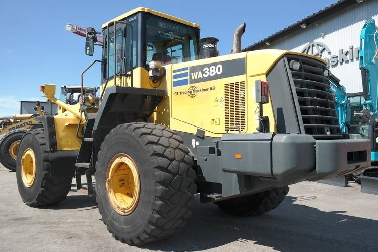 Komatsu WA 380-5-H - Utovarivač na kotačima: slika Komatsu WA 380-5-H - Utovarivač na kotačima Komatsu WA 380-5-H - Utovarivač na kotačima: slika Komatsu WA 380-5-H - Utovarivač na kotačima