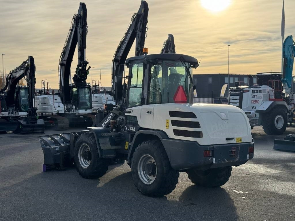 Terex TL 100 - Utovarivač na kotačima: slika Terex TL 100 - Utovarivač na kotačima Terex TL 100 - Utovarivač na kotačima: slika Terex TL 100 - Utovarivač na kotačima