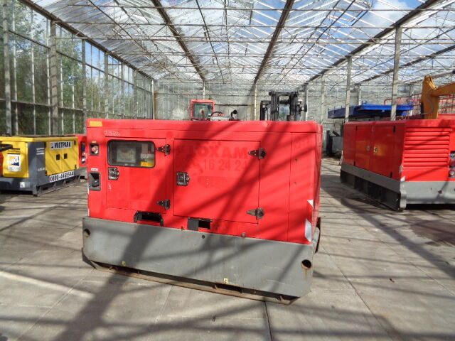 Diversen 30 KVA Genelec 30 KVA - Generatorski set: slika Diversen 30 KVA Genelec 30 KVA - Generatorski set Diversen 30 KVA Genelec 30 KVA - Generatorski set: slika Diversen 30 KVA Genelec 30 KVA - Generatorski set