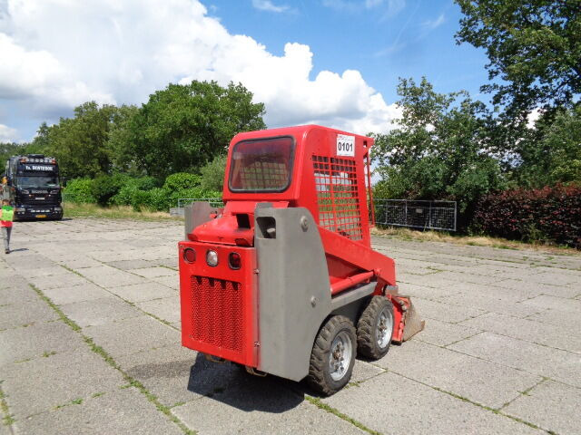 Gehl 1640 - Mini utovarivač: slika Gehl 1640 - Mini utovarivač Gehl 1640 - Mini utovarivač: slika Gehl 1640 - Mini utovarivač
