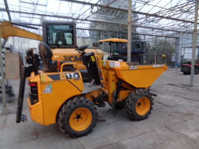 JCB 1T-2S5 - Mini istovarivač: slika JCB 1T-2S5 - Mini istovarivač JCB 1T-2S5 - Mini istovarivač: slika JCB 1T-2S5 - Mini istovarivač