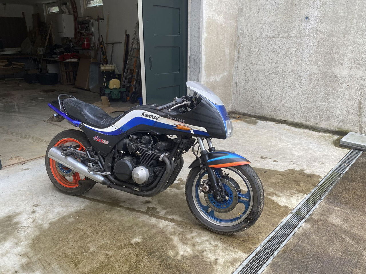 Kawasaki GPZ 750 - Motocikl: slika Kawasaki GPZ 750 - Motocikl Kawasaki GPZ 750 - Motocikl: slika Kawasaki GPZ 750 - Motocikl