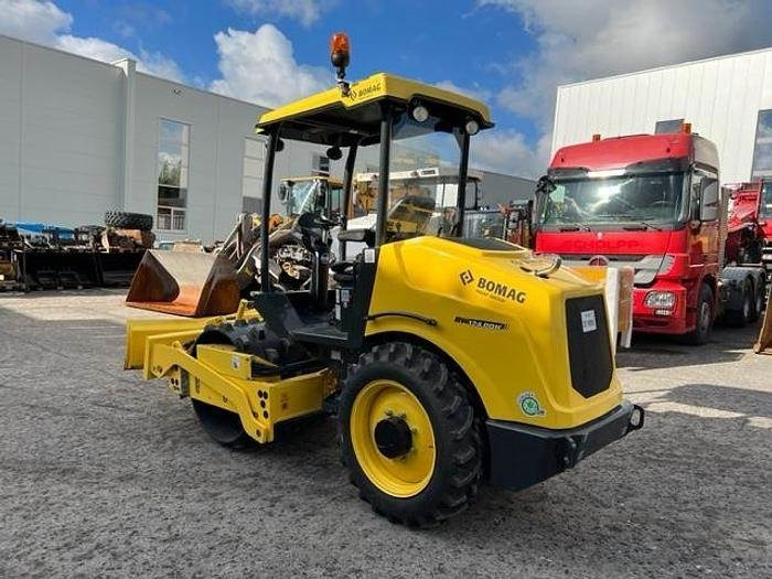 Bomag BW 124 PDH-5 - Kompaktor: slika Bomag BW 124 PDH-5 - Kompaktor Bomag BW 124 PDH-5 - Kompaktor: slika Bomag BW 124 PDH-5 - Kompaktor