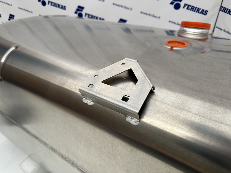 Novi Spremnik goriva za Kamion DAF: slika Novi Spremnik goriva za Kamion DAF Novi Spremnik goriva za Kamion DAF: slika Novi Spremnik goriva za Kamion DAF