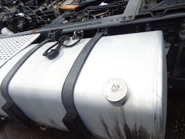DAF with brackets - Spremnik goriva za Kamion: slika DAF with brackets - Spremnik goriva za Kamion DAF with brackets - Spremnik goriva za Kamion: slika DAF with brackets - Spremnik goriva za Kamion