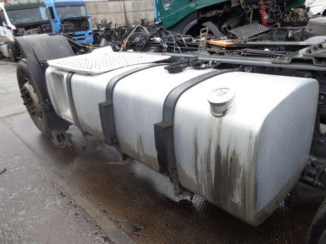 DAF with brackets - Spremnik goriva za Kamion: slika DAF with brackets - Spremnik goriva za Kamion DAF with brackets - Spremnik goriva za Kamion: slika DAF with brackets - Spremnik goriva za Kamion