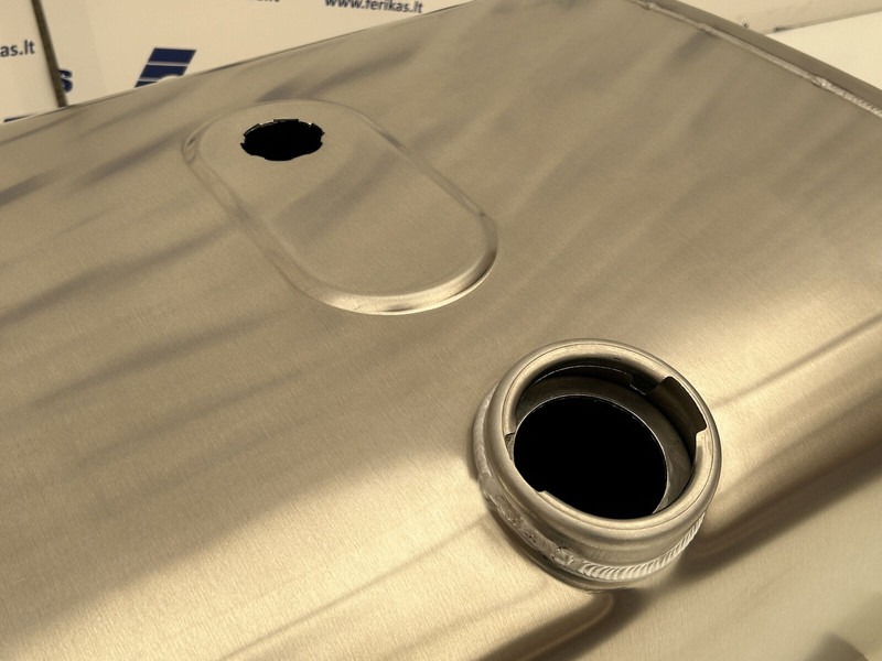 MAN New aluminum fuel tank 150L - Spremnik goriva za Kamion: slika MAN New aluminum fuel tank 150L - Spremnik goriva za Kamion MAN New aluminum fuel tank 150L - Spremnik goriva za Kamion: slika MAN New aluminum fuel tank 150L - Spremnik goriva za Kamion