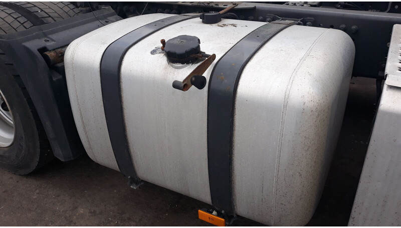 Mercedes-Benz Actros - Spremnik goriva za Kamion: slika Mercedes-Benz Actros - Spremnik goriva za Kamion Mercedes-Benz Actros - Spremnik goriva za Kamion: slika Mercedes-Benz Actros - Spremnik goriva za Kamion