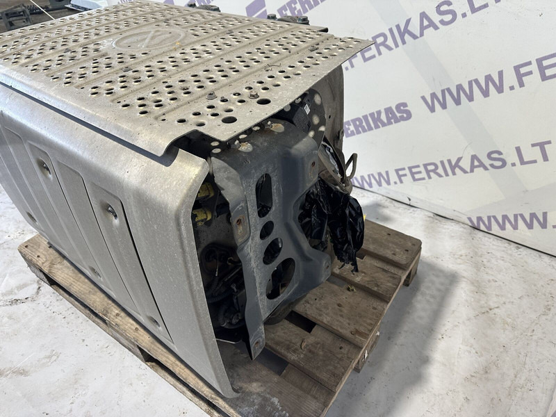 Mercedes-Benz Actros MP4 - Katalizator za Kamion: slika Mercedes-Benz Actros MP4 - Katalizator za Kamion Mercedes-Benz Actros MP4 - Katalizator za Kamion: slika Mercedes-Benz Actros MP4 - Katalizator za Kamion