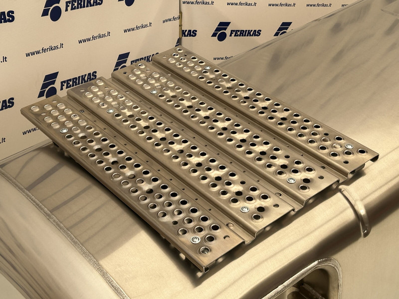 Novi Spremnik goriva za Kamion Mercedes-Benz Fuel tank 820L + 90L AdBlue: slika Novi Spremnik goriva za Kamion Mercedes-Benz Fuel tank 820L + 90L AdBlue Novi Spremnik goriva za Kamion Mercedes-Benz Fuel tank 820L + 90L AdBlue: slika Novi Spremnik goriva za Kamion Mercedes-Benz Fuel tank 820L + 90L AdBlue