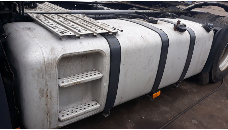 Mercedes-Benz complete fuel tank 820L - Spremnik goriva za Kamion: slika Mercedes-Benz complete fuel tank 820L - Spremnik goriva za Kamion Mercedes-Benz complete fuel tank 820L - Spremnik goriva za Kamion: slika Mercedes-Benz complete fuel tank 820L - Spremnik goriva za Kamion