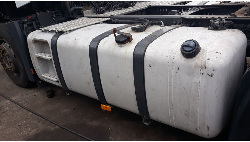 Mercedes-Benz complete fuel tank 820L - Spremnik goriva za Kamion: slika Mercedes-Benz complete fuel tank 820L - Spremnik goriva za Kamion Mercedes-Benz complete fuel tank 820L - Spremnik goriva za Kamion: slika Mercedes-Benz complete fuel tank 820L - Spremnik goriva za Kamion